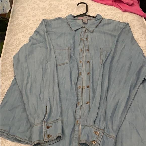 Button up blue jean top w/ slit down the bottom. - Picture 2 of 4